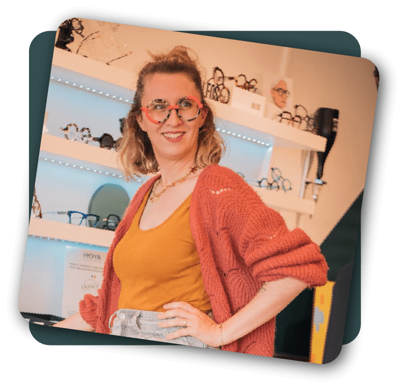 Atelier aux Lunettes - Equipe - Hélène Opticienne 01