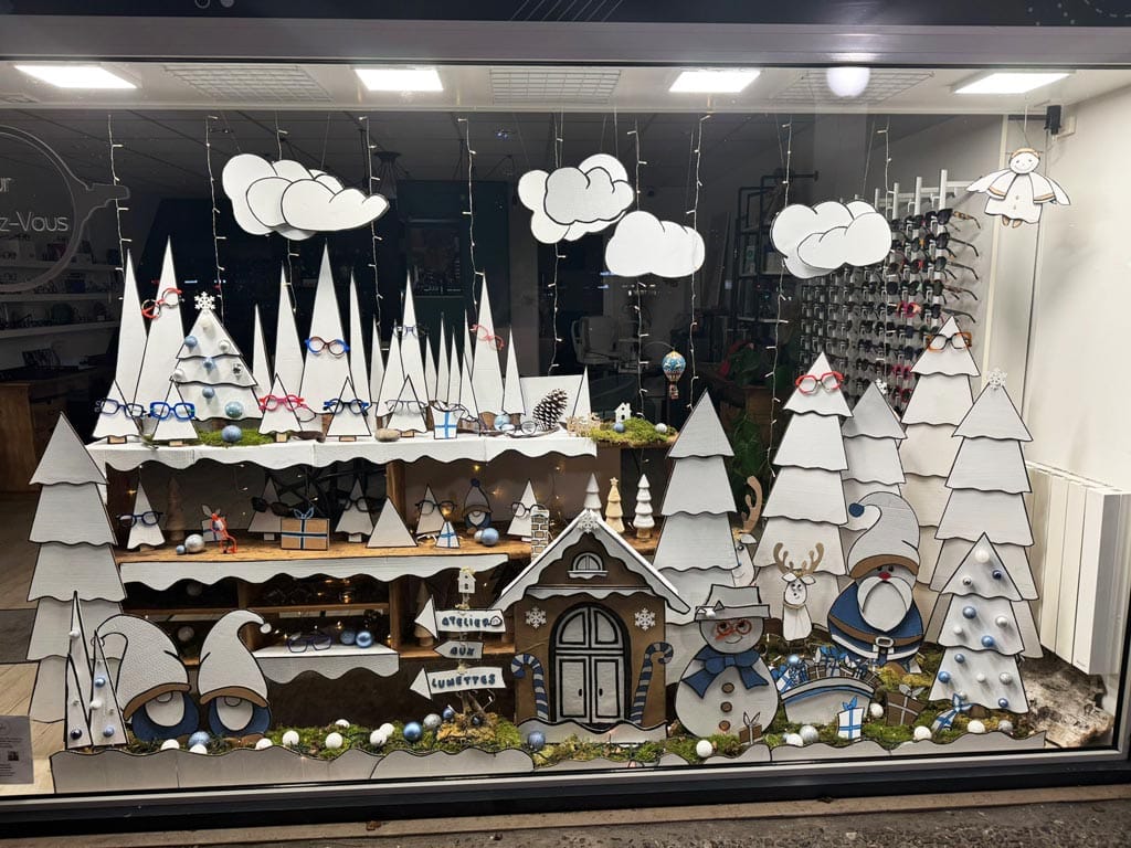 Vitrine Noël 2025 - Atelier aux Lunettes - Sotteville les Rouen - IMG-02